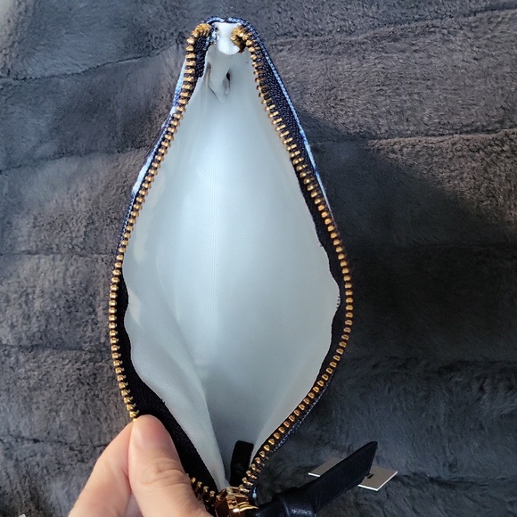 NWT! Medium Sized Blue Feathers Pouch! - Picture 7 of 8